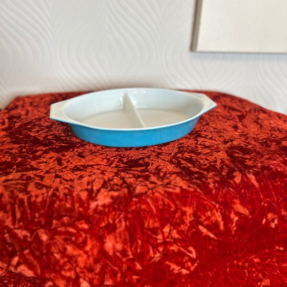 Pyrex Blue and White Divided Serving Dish - Picture 2 of 6